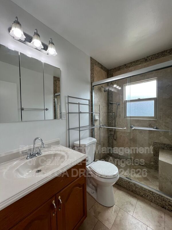 Building Photo - 2667 S Dolphin St