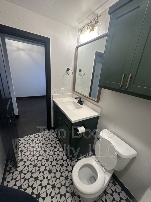 Building Photo - 2229 Roca Dr