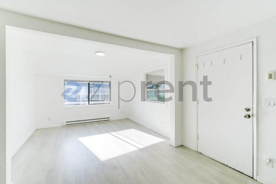 Building Photo - 2717 S 125th St