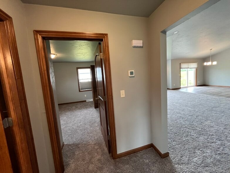 bedroom2-entrance-side-passage - 1454 Chickory Ct