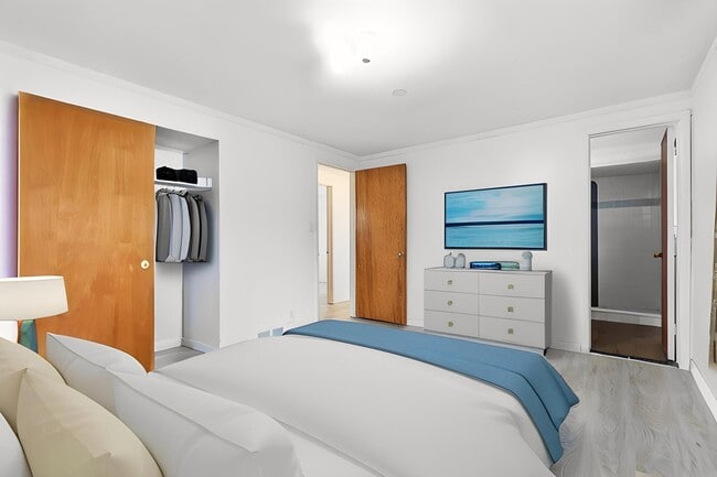 Building Photo - 6382 Houghten Dr