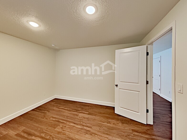 Building Photo - 11138 S Seagrass Dr