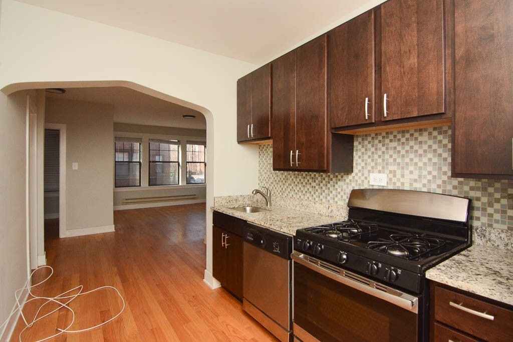 Building Photo - 4242 N Wolcott Ave