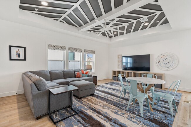 Building Photo - 6626 Saxet St