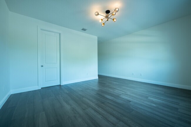 Building Photo - 13026 Artisan Cir