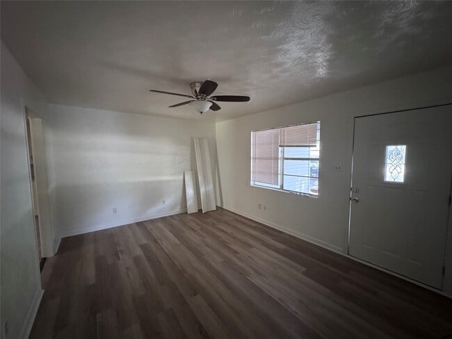 Building Photo - 290 Clemmons Ave