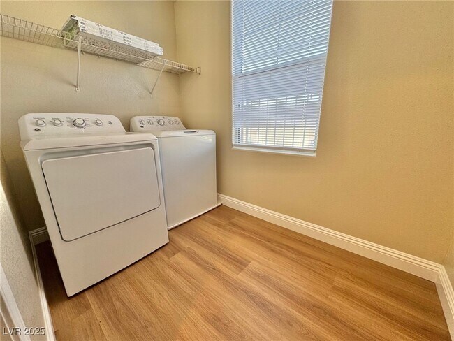 Building Photo - 10992 Scotch Rose St