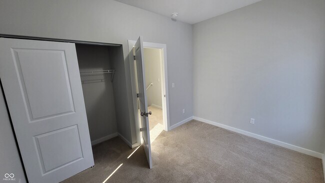 Building Photo - 515 N Oxford St