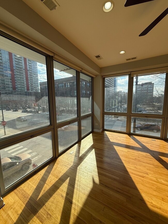 Building Photo - 2035 S Indiana Ave