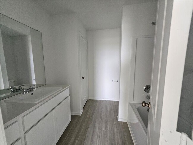 Building Photo - 117 Tall Timbers Trl