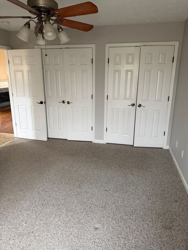 Building Photo - Maintenance Free Living 3 Bed/2.5 Bath