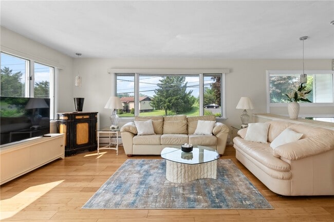 Building Photo - 137 Honness Ln