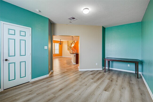 Building Photo - 4814 Mint Trails