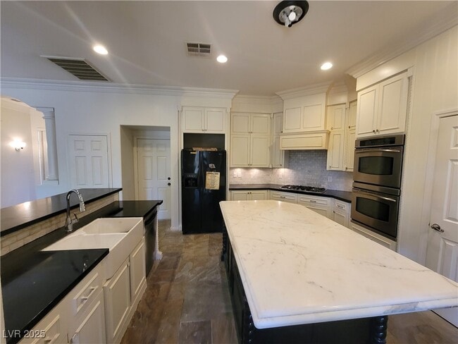 Building Photo - 9338 Wilderness Glen Ave