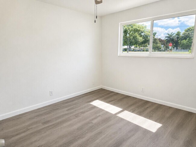 Building Photo - 8012 US-1