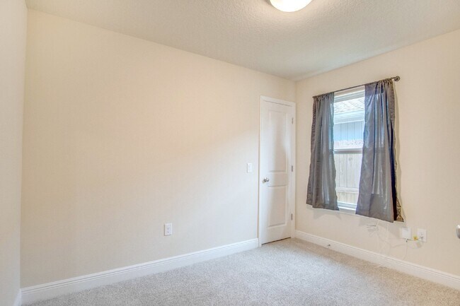 Building Photo - Beautiful 3-Bedroom, 2-Bath with 1-Car Garage, Open Floor Plan, Stainless Steel Appliances, and F...