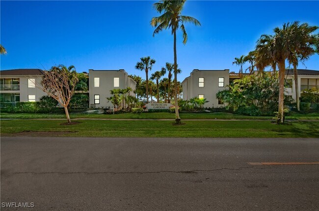 Building Photo - 802 10th Ave S