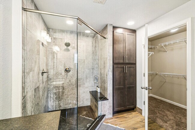 Building Photo - 1727 Pearl St