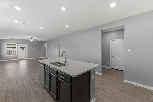 Building Photo - 100 Javans Nest