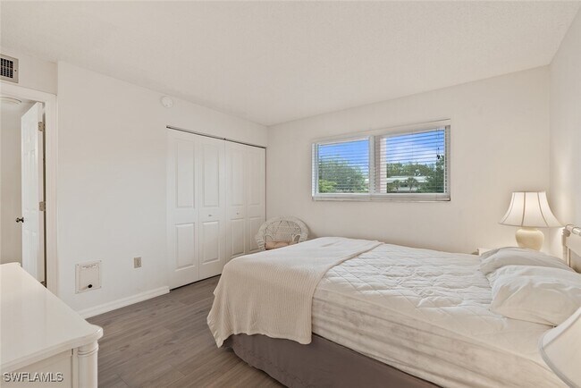 Building Photo - 400 Forest Lakes Blvd
