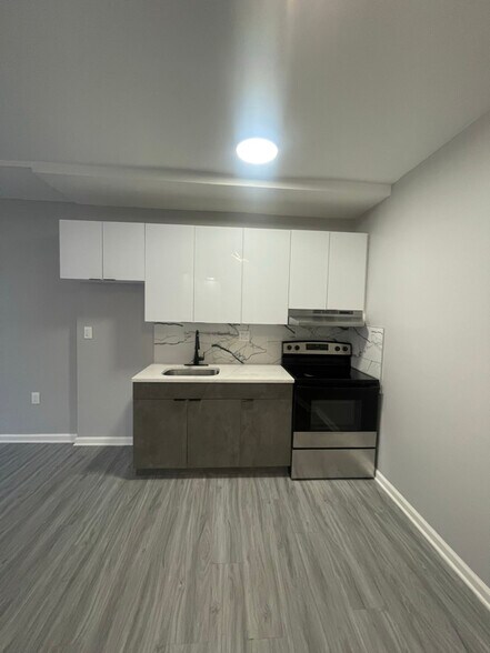 Primary Photo - 31 Gillett St