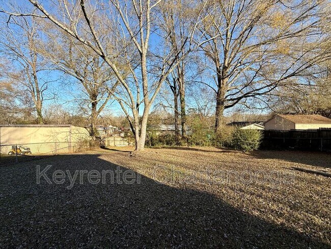 Building Photo - 221 Robert E Lee St