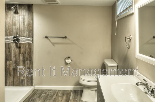 Building Photo - 1220 S 55th St