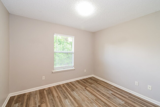 Building Photo - 1747 Northglen Cir