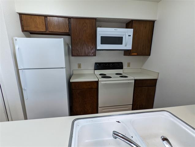 Building Photo - 12480 Abrams Rd