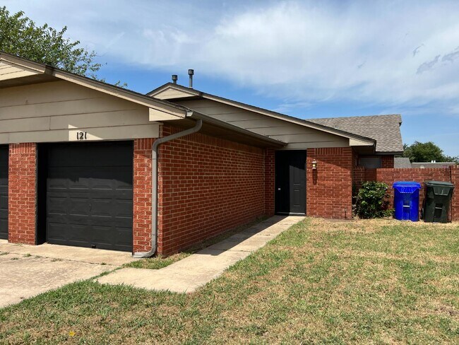 Building Photo - 121 Crawford Ct