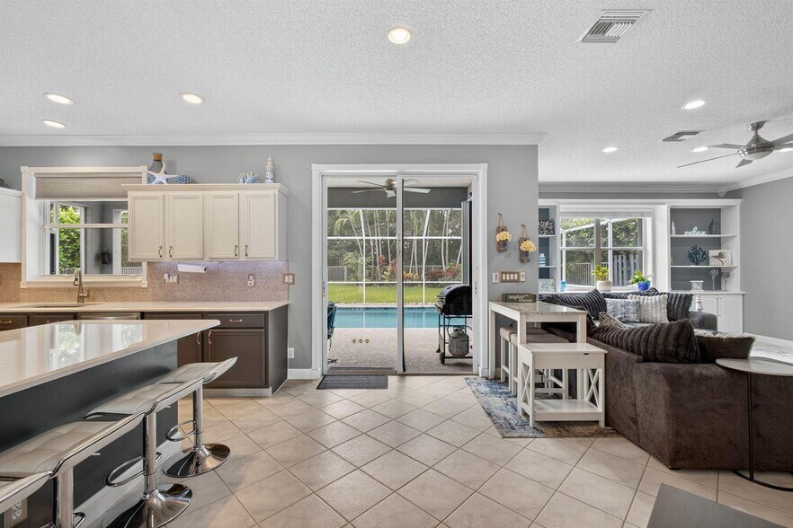 Building Photo - 3738 Old Lighthouse Cir