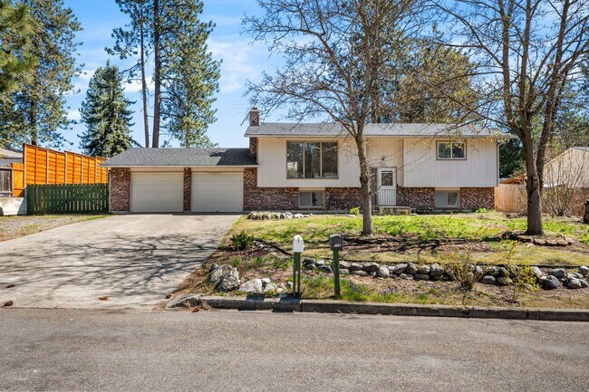 Building Photo - 111 S Ridgewood Dr