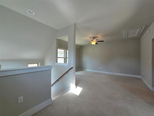Building Photo - 13001 Hymeadow Dr