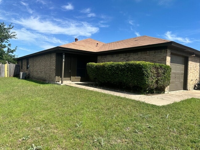 Building Photo - Coming Soon! Nice 2 Bedroom, 2 Full Bath Duplex Located in Saginaw.