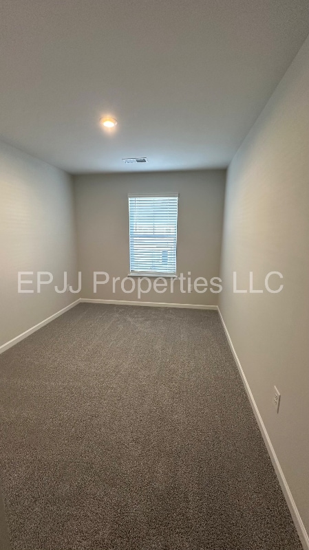 Building Photo - 141 Randwick Ln