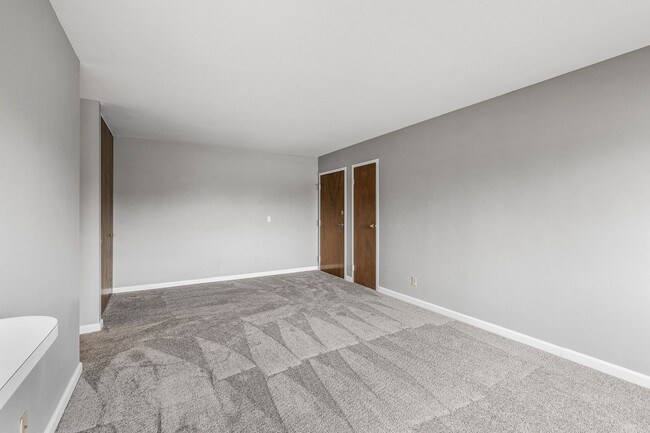 Building Photo - Spacious 2BR/1Bath Available Now!