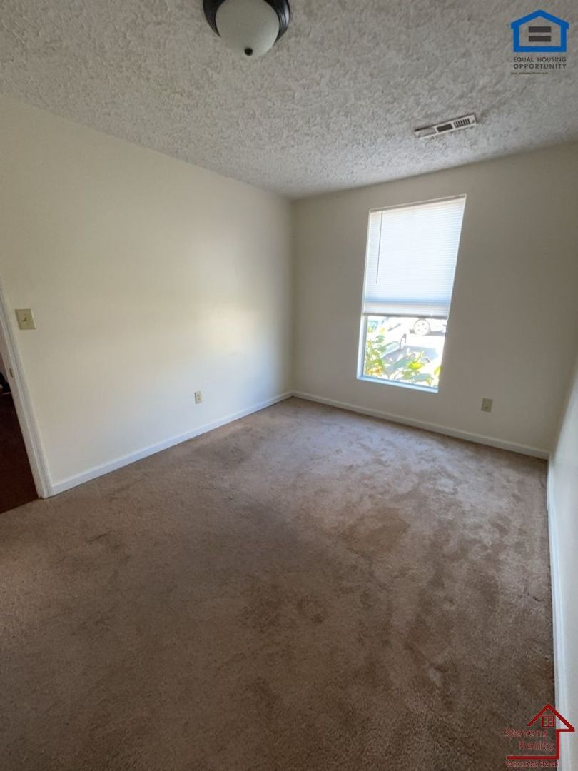 Building Photo - 220 Dogwood Pointe Dr