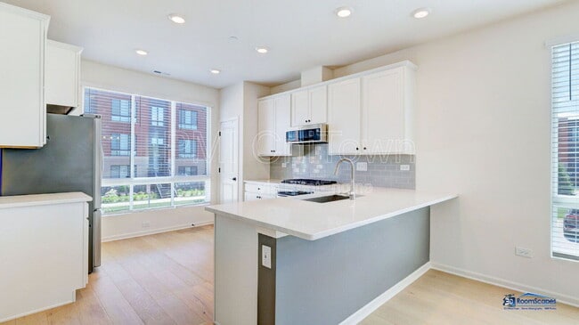 Building Photo - 2326 Venture Dr