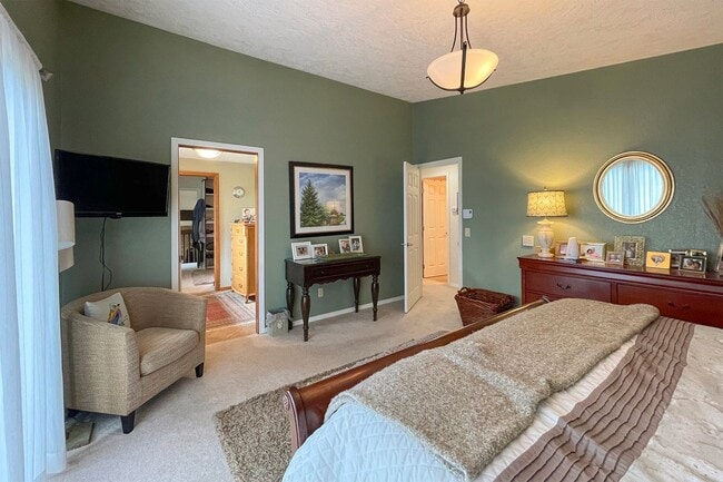 Building Photo - Fully Furnished Home