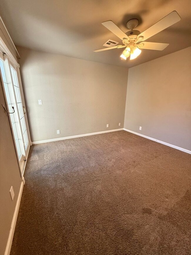 Building Photo - Beautiful 3 Bedroom 2 Bath Single Family Home AVAILABLE NOW!!