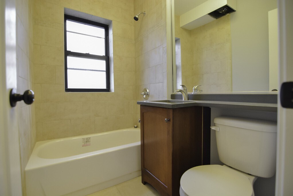 Building Photo - 555 W Arlington