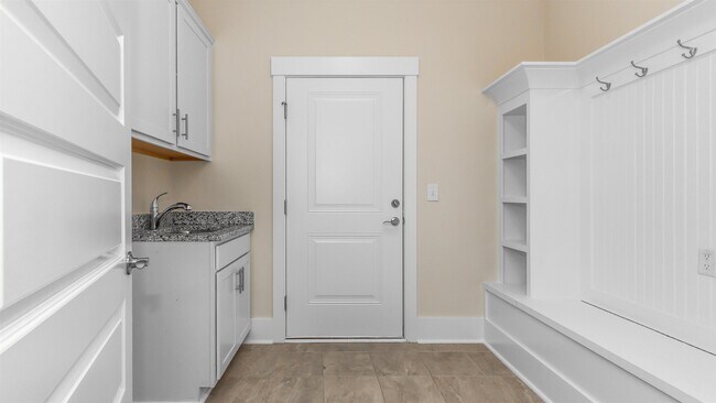 Building Photo - 7129 Spoleto Dr