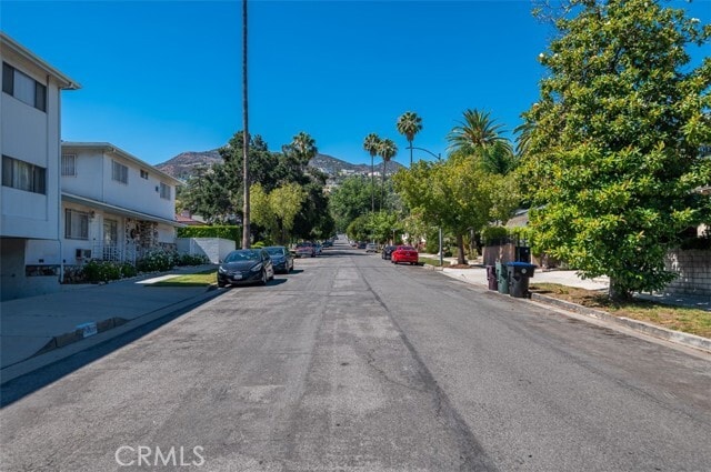 Building Photo - 320 E Stocker St