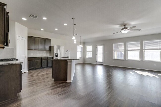 Building Photo - 3401 Pauling Loop