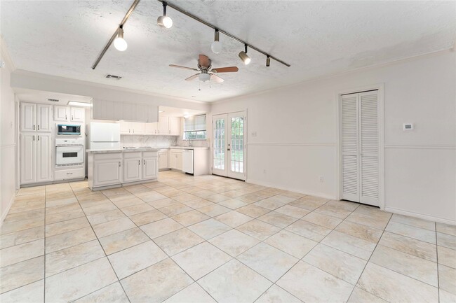 Building Photo - 9134 Gustine Ln