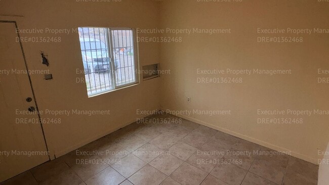 Building Photo - 105 E 8th St