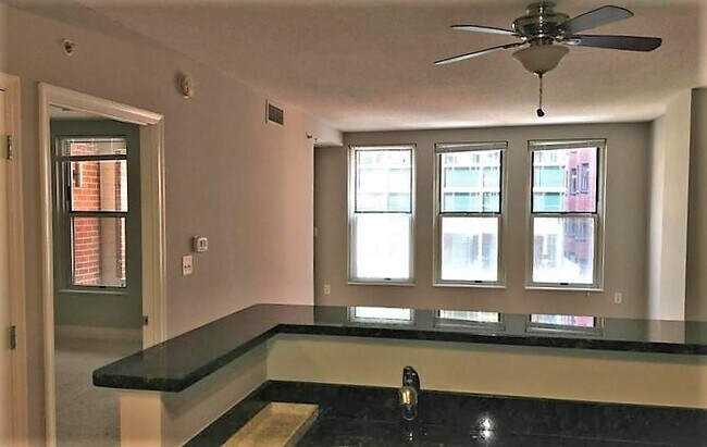 Building Photo - Artisan 602