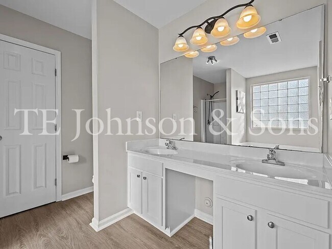 Building Photo - Wonderful location waiting for you