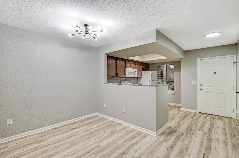 Building Photo - 8070 W Russell Rd