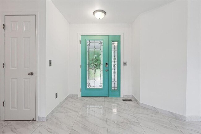 Building Photo - 3149 Lakeview Pkwy